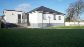 Guardbridge House, 5 Beds, 2 x Superking en suites, 3 x Kingsize rooms, 3,5 Bathrooms, Fully Equipped Kitchen, FREE Parking for 4 Large Vehicles, 10 mins to St Andrews, 15 mins to Dundee, HOT-TUB Hire